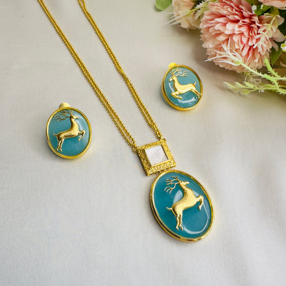 Deer Motif Mother of Pearl Necklace Set