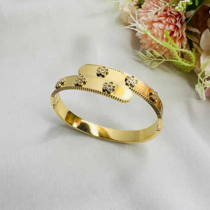 Tarnish Free stone studded Flower design Bracelet