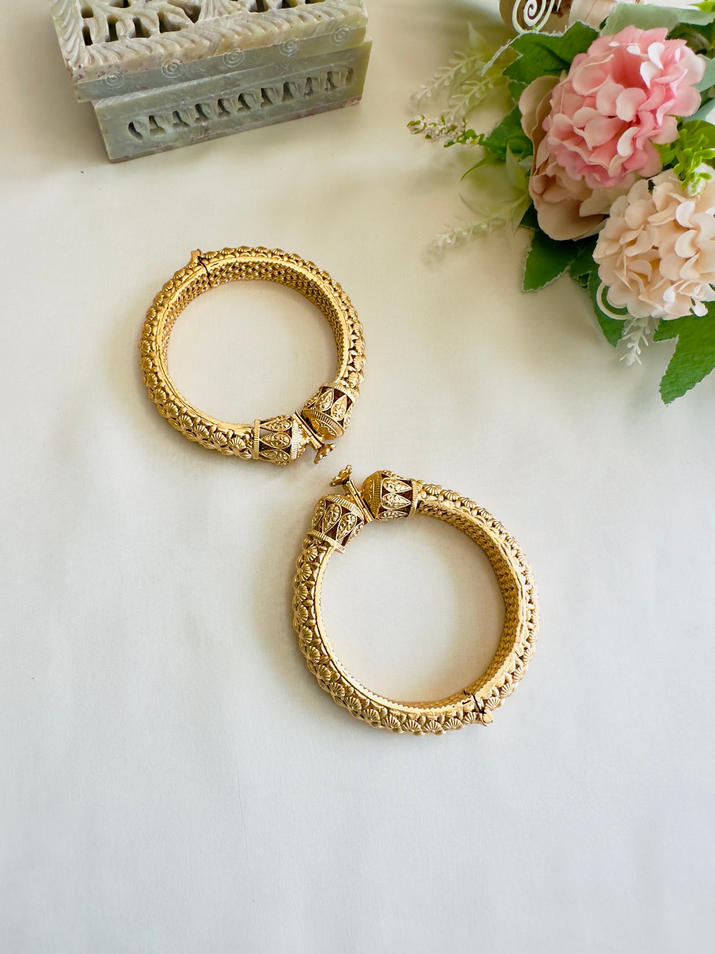 Intricate carving Openable Bangles