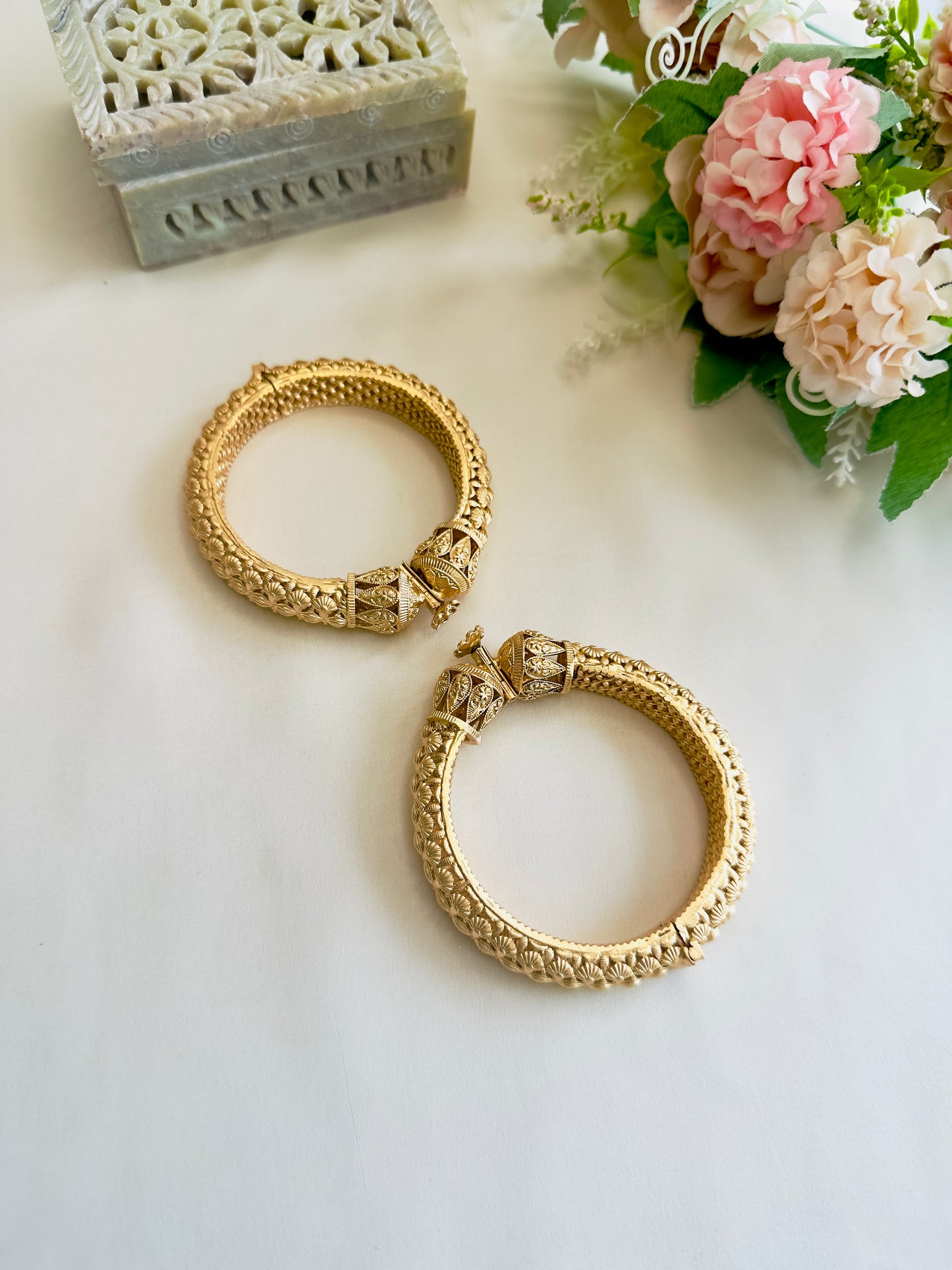 Intricate carving Openable Bangles