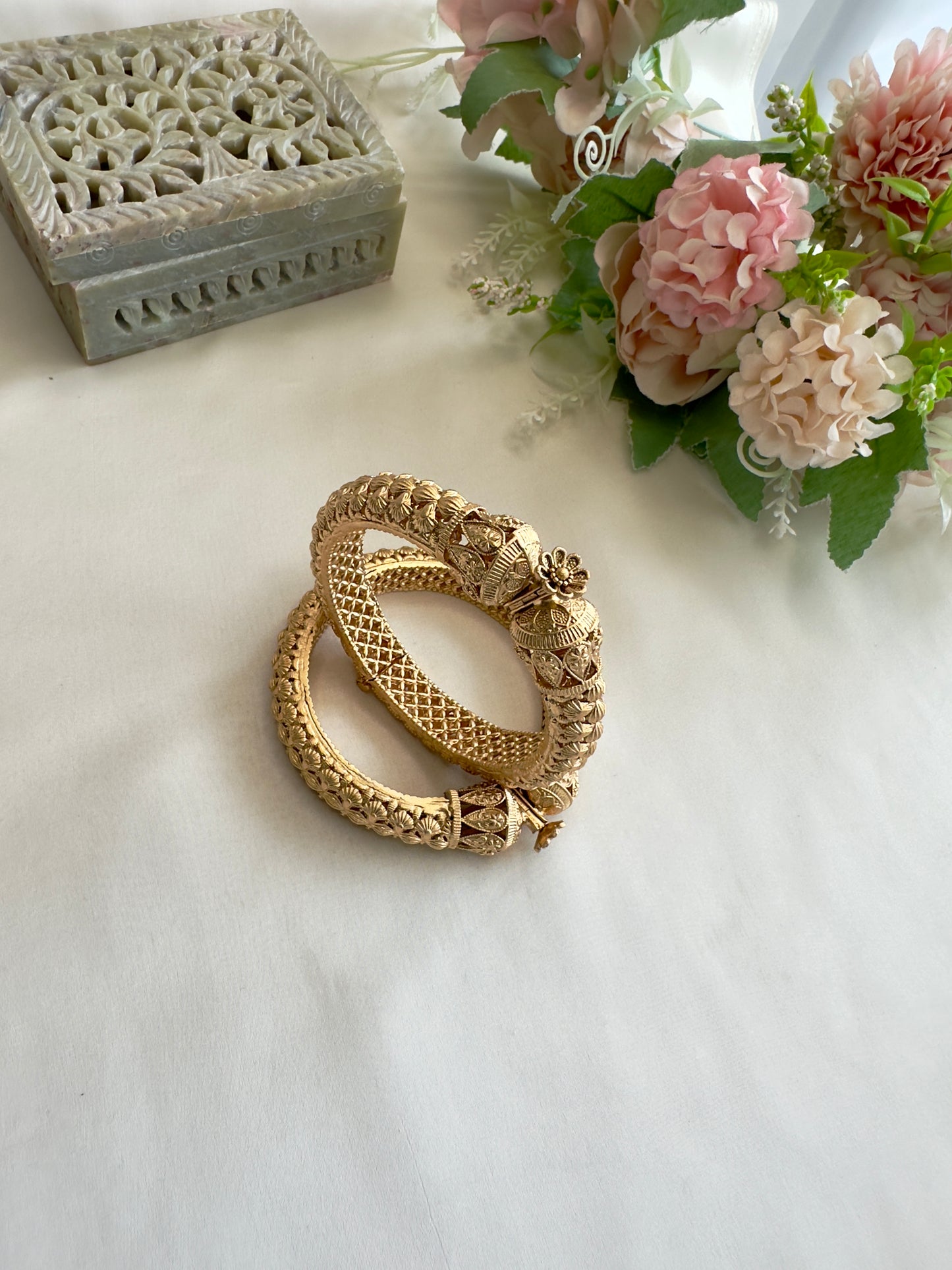 Intricate carving Openable Bangles
