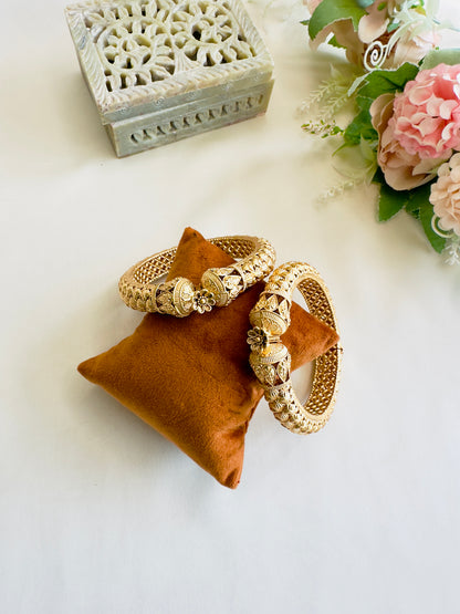 Intricate carving Openable Bangles